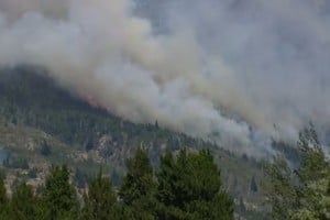 El foco de incendio en cercanías de Epuyén se reavivó