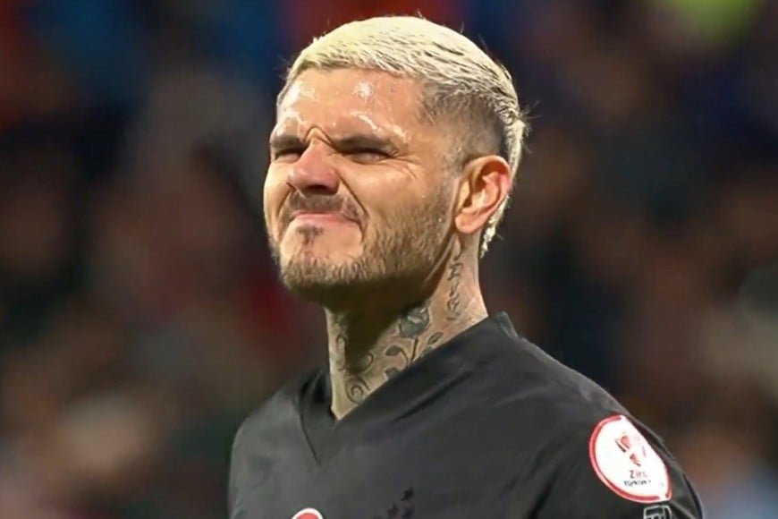 Icardi falló dos penales seguidos en Galatasaray y sorprendió con su reacción