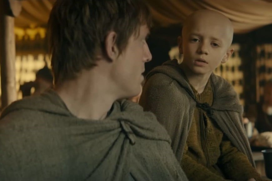 “El caballero de los Siete Reinos”: El corazón de la serie está en la relación entre Ser Duncan el Alto, interpretado por Peter Claffey, y su escudero Aegon “Egg” Targaryen, encarnado por Dexter Sol Ansell.