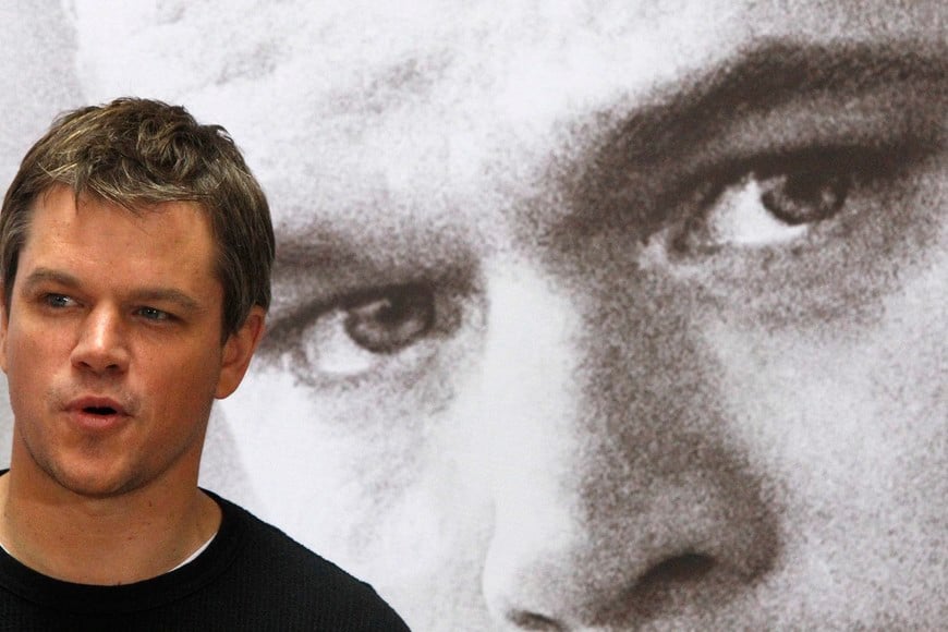 Actor Matt Damon poses during a promotion for the movie "Green Zone" in Berlin, March 3, 2010.     REUTERS/Tobias Schwarz     (GERMANY - Tags: ENTERTAINMENT HEADSHOT) berlin alemania Matt Damon actor eeuu promocion pelicula presentacion pelicula green zone