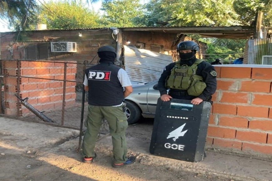 Equipos tácticos del Grupo de Operaciones Especiales realizaron las irrupciones. Foto: El Litoral