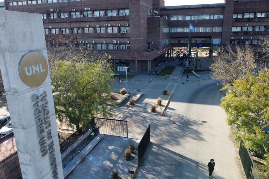 La medida incluye a todos los espacios cerrados, semicubiertos y abiertos. Foto: Luis Cetraro