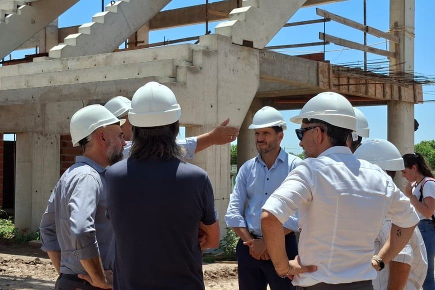 Pullaro en la obra del Microestadio en Rafaela