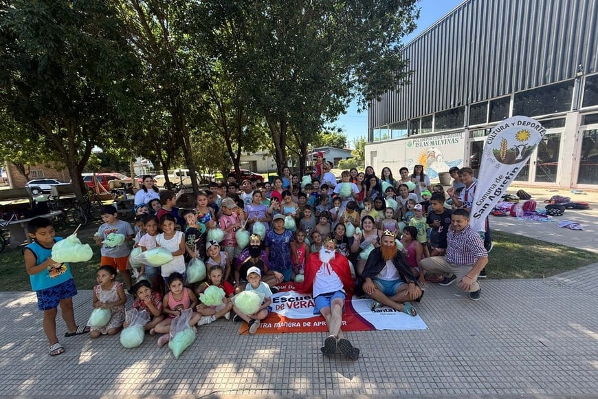 El programa Escuela de Verano se vive en el Polideportivo de San Agustín