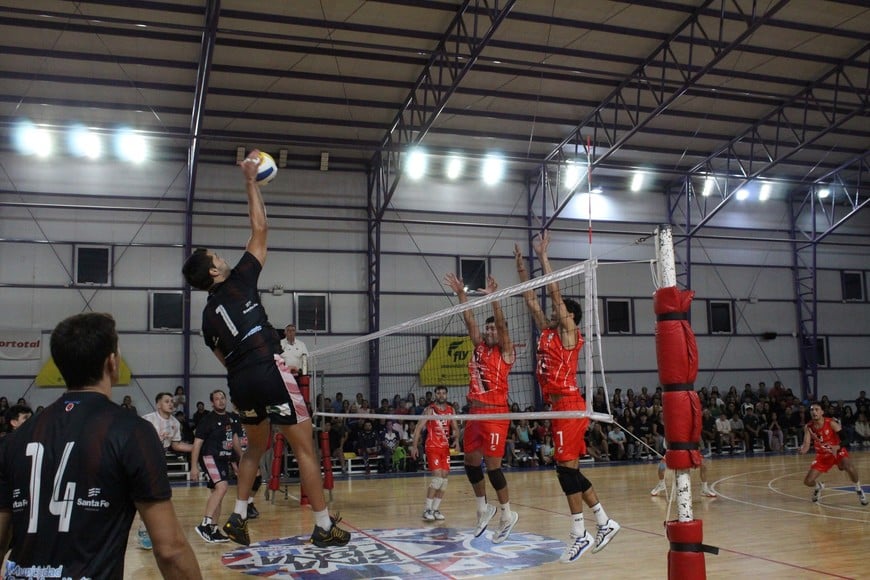 El Rojinegro recibe a UVT y Obras en San Jerónimo Norte. Foto: FEVA