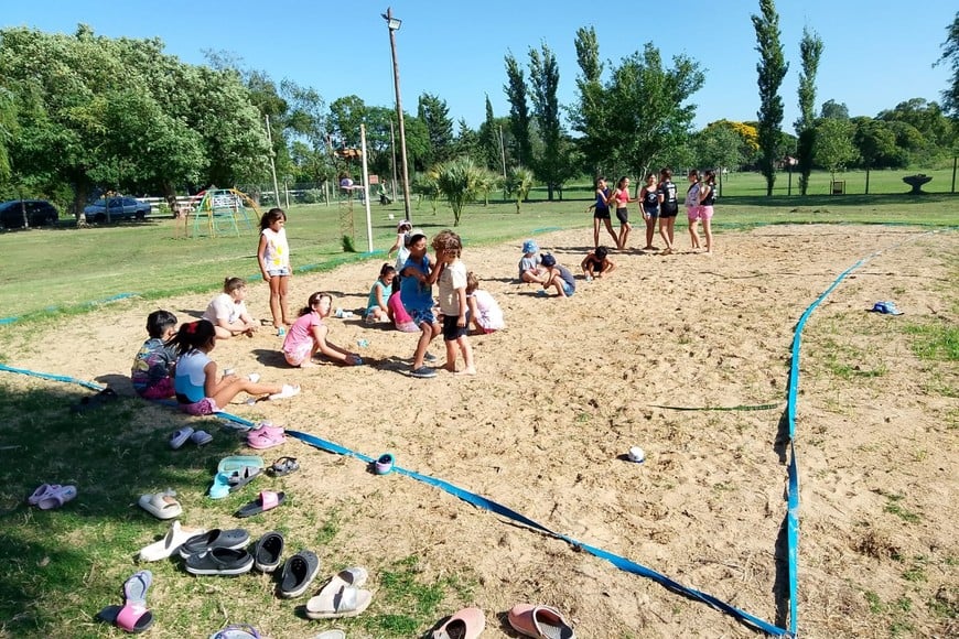 La colonia de verano volvió a Matilde y reúne a más de medio centenar de chicos