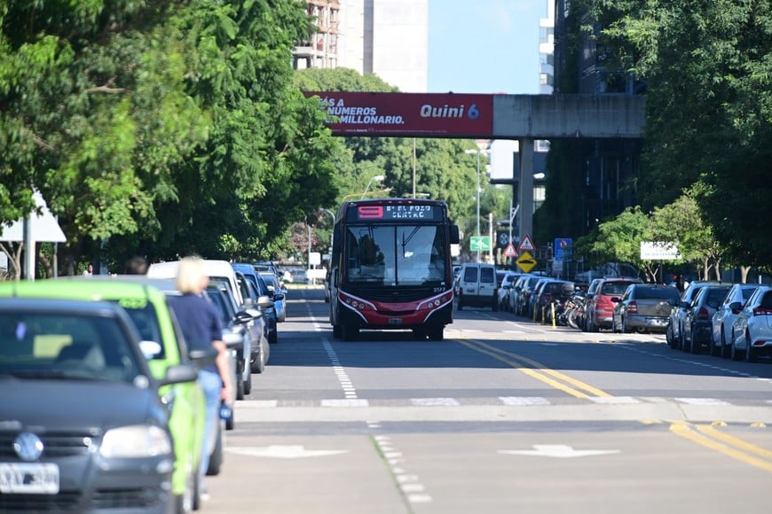 Otra buena. La Línea 9 modificó su recorrido para ingresar al Puerto. Crédito: Flavio Raina