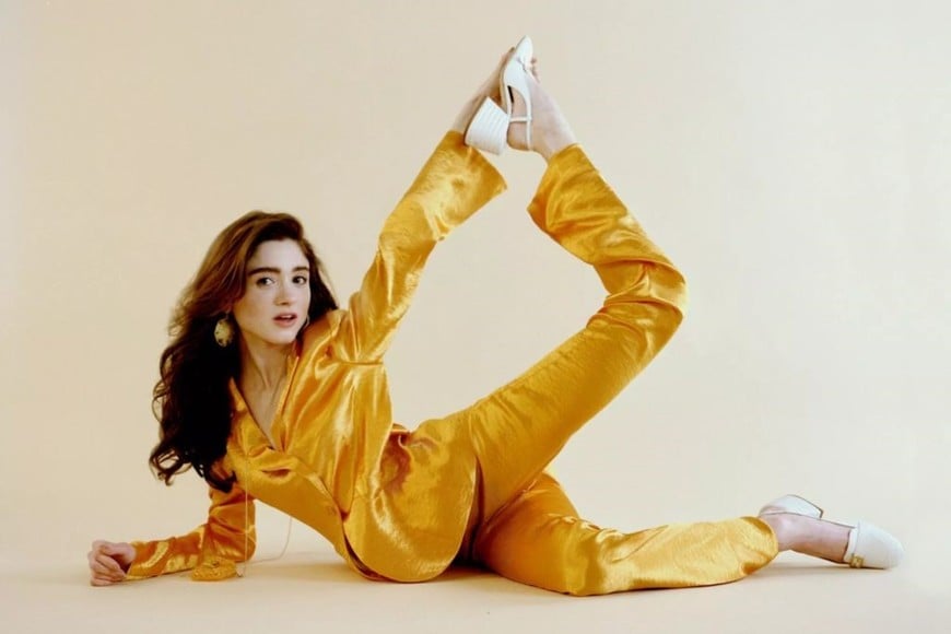 Natalia Dyer en una sesión fotográfica con Jingyu Lin. para la revista InStyle.