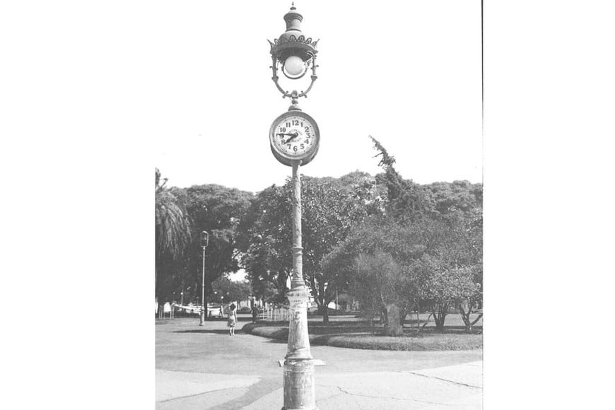 Los relojes ubicados en plazas.