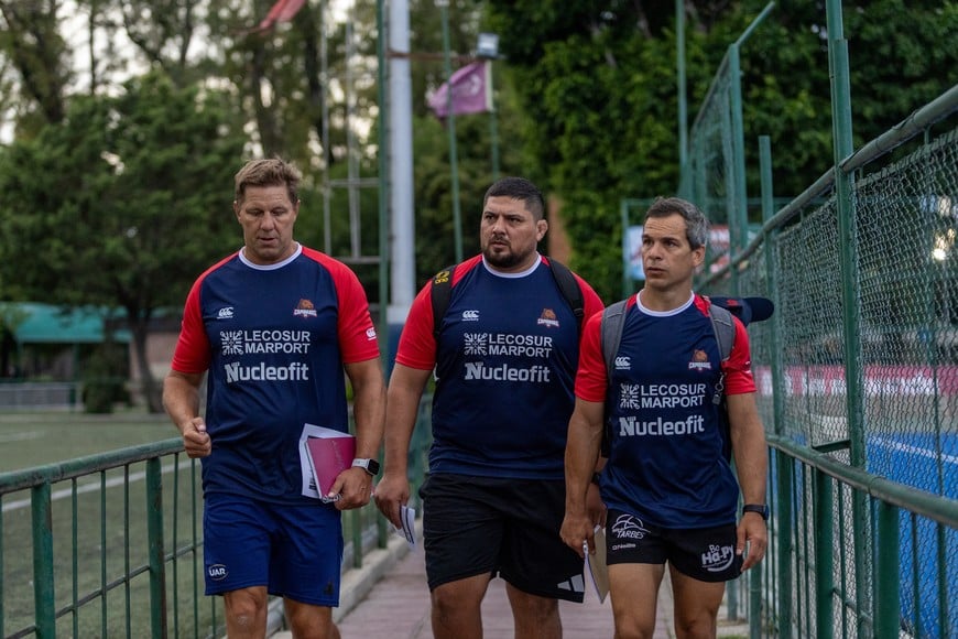 Galatro, Bustos y Vasallo, el staff de Capibaras XV.  Foto: Martín Perego.