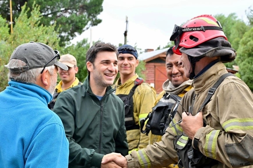 El incendio en Puerto Patriada está contenido al 100%, confirmó el gobernador Torres