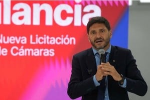 Pullaro encabezó la apertura de sobres en el Data Center provincial.