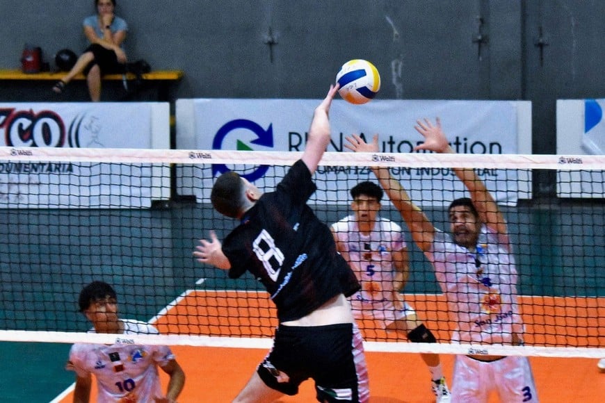 Con este resultado, el equipo rojinegro sumó su segundo triunfo del weekend. Fotos: Gentileza Rubén Guardia