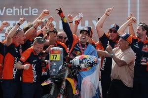 Rallying - Dakar Rally - Stage 13 - Yanbu to Yanbu - Yanbu, Saudi Arabia - January 17, 2026
Red Bull Ktm Factory Racing's Luciano Benavides celebrates with teammates after winning in the bike category REUTERS/Stephane Mahe