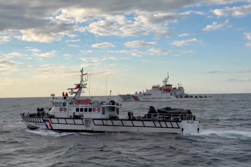 A Taiwan Coast Guard vessel travels near a China Coast Guard vessel as China conducts military drills around Taiwan, in this screenshot from a handout video provided December 30, 2025. Taiwan Coast Guard/Handout via REUTERS  ATTENTION EDITORS - THIS IMAGE WAS PROVIDED BY A THIRD PARTY. NO RESALES. NO ARCHIVES.      TPX IMAGES OF THE DAY