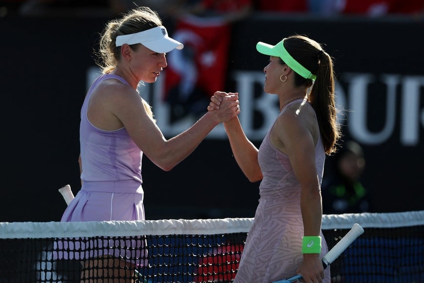 Tennis - Australian Open - Melbourne Park, Melbourne, Australia - January 18, 2026
Turkey's Zeynep Sonmez shakes hands with Russia's Ekaterina Alexandrova after winning her first round match REUTERS/Edgar Su