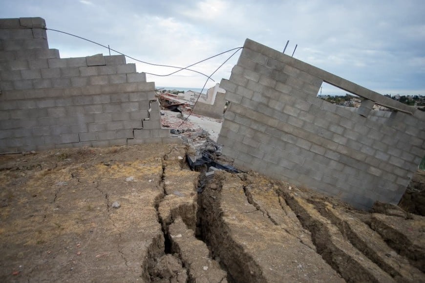 Comodoro Rivadavia: 90 familias fuera de sus casas por el desplazamiento del cerro Hermitte