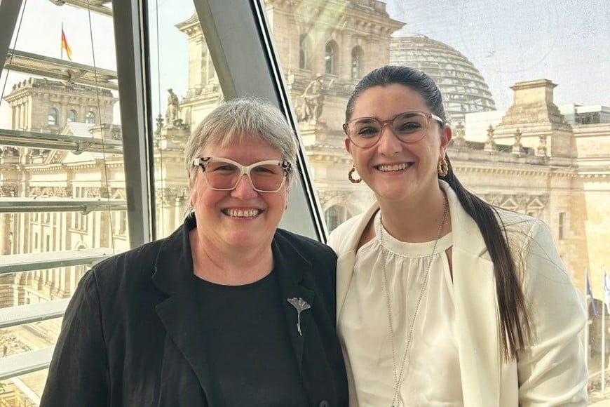 Sofía Schmidhalter, docente de la UCSF junto Heike Engelhardt, parlamentaria alemana, del partido Socialdemócrata (SPD), miembro del Bundestag desde 2021.