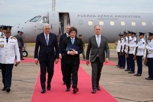 El presidente Javier Milei regresa de Suiza a la Argentina con una agenda federal en vistas.