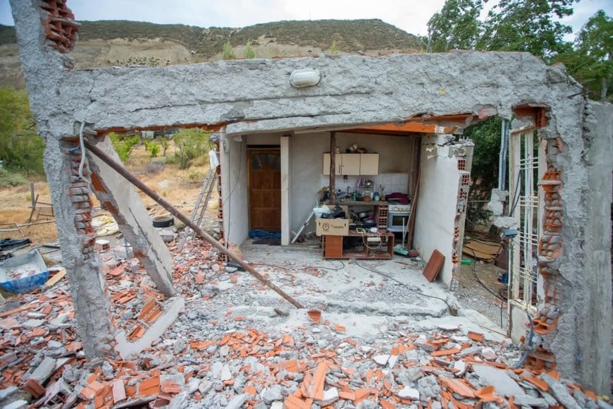 Comodoro Rivadavia: 90 familias fuera de sus casas por el desplazamiento del cerro Hermitte