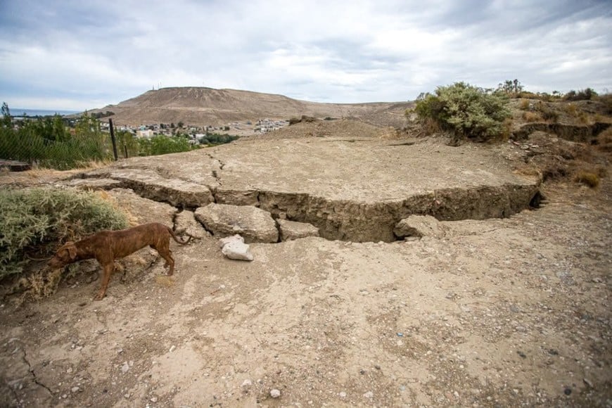 Comodoro Rivadavia: 90 familias fuera de sus casas por el desplazamiento del cerro Hermitte