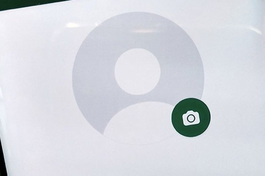 La segunda imagen no reemplaza a la foto principal, sino que se muestra en la parte superior del perfil