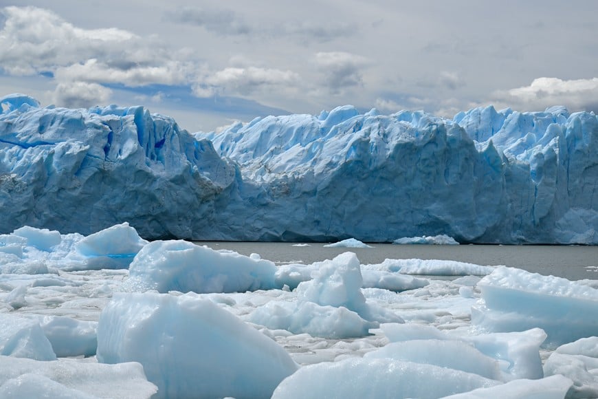 (260106) -- SANTA CRUZ, 6 enero, 2026 (Xinhua) -- Imagen del 3 de enero de 2026 del glaciar Perito Moreno en el Parque Nacional Los Glaciares, en la provincia de Santa Cruz, Argentina. (Xinhua/Li Muzi) (oa) (ah) (vf)