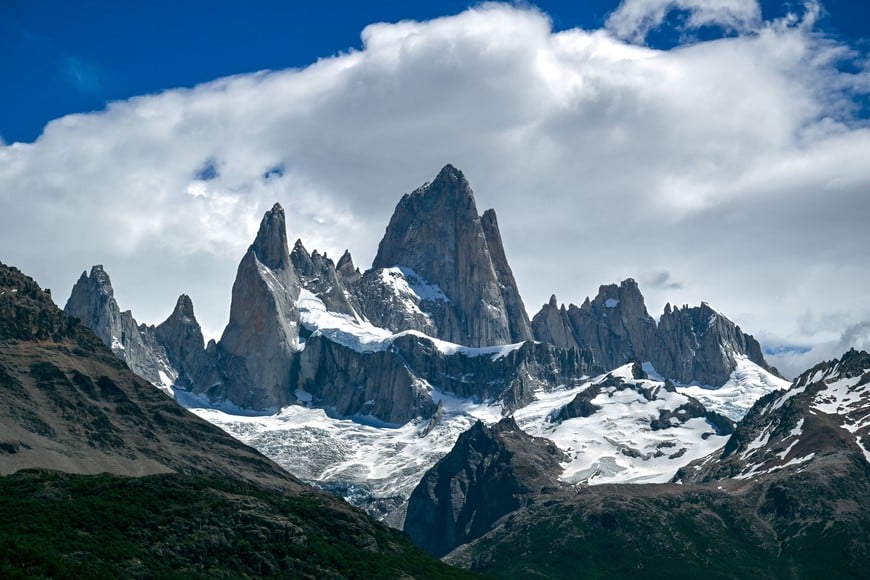 (260106) -- SANTA CRUZ, 6 enero, 2026 (Xinhua) -- Imagen del 5 de enero de 2026 del monte Fitz Roy en el Parque Nacional Los Glaciares, en la provincia de Santa Cruz, Argentina. (Xinhua/Li Muzi) (oa) (ah) (vf)