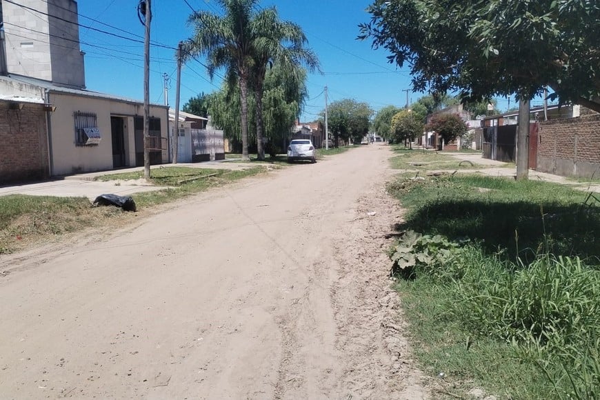 Calles con pozos en barrio Santa Marta.