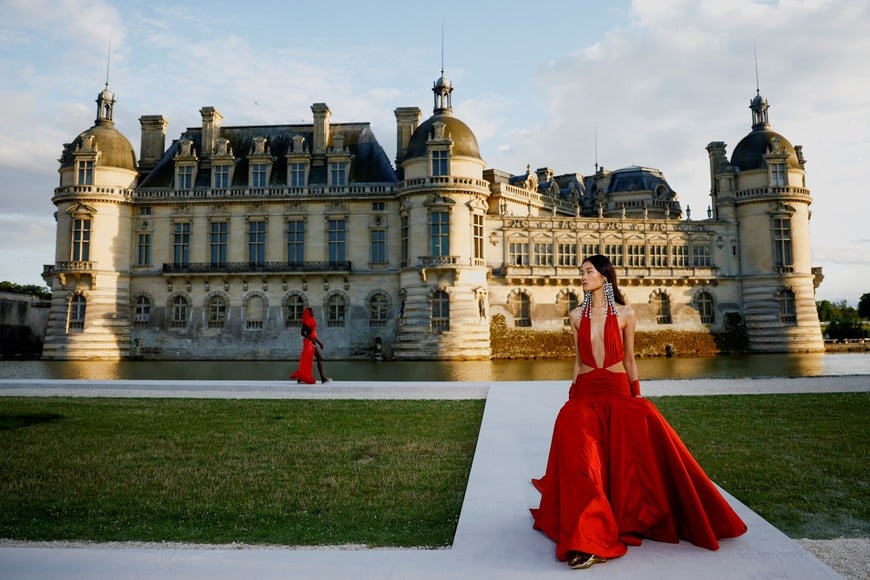 Models present creations by designer Pierpaolo Piccioli as part of his Haute Couture Fall/Winter 2023-2024 collection show for fashion house Valentino at the Chateau de Chantilly near Paris, France, July 5, 2023. REUTERS/Sarah Meyssonnier
     TPX IMAGES OF THE DAY