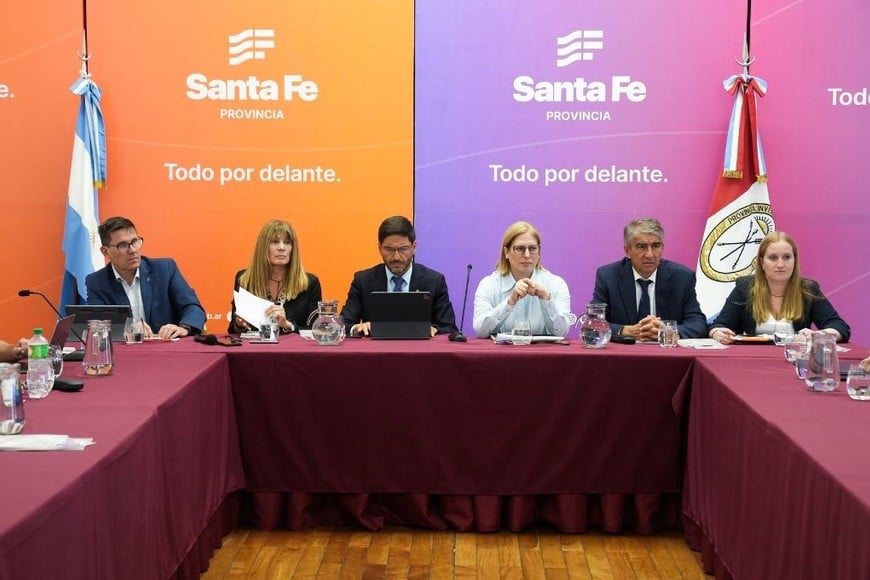 La reunión abordó la reforma laboral, el costo del gas para las industrias santafesinas y la presentación cultural de Santa Fe en Cosquín.