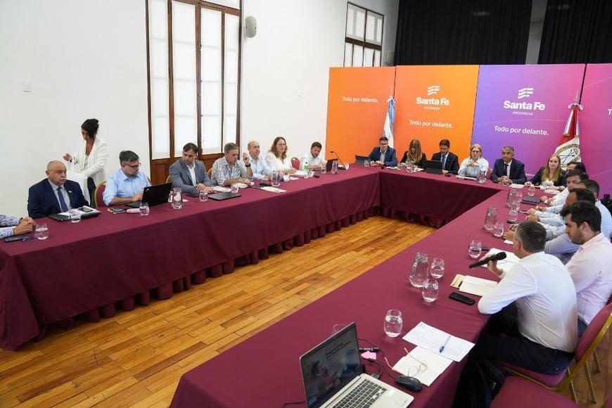 El gobernador encabezó el encuentro con su  gabinete para repasar la agenda legislativa y productiva de la provincia.