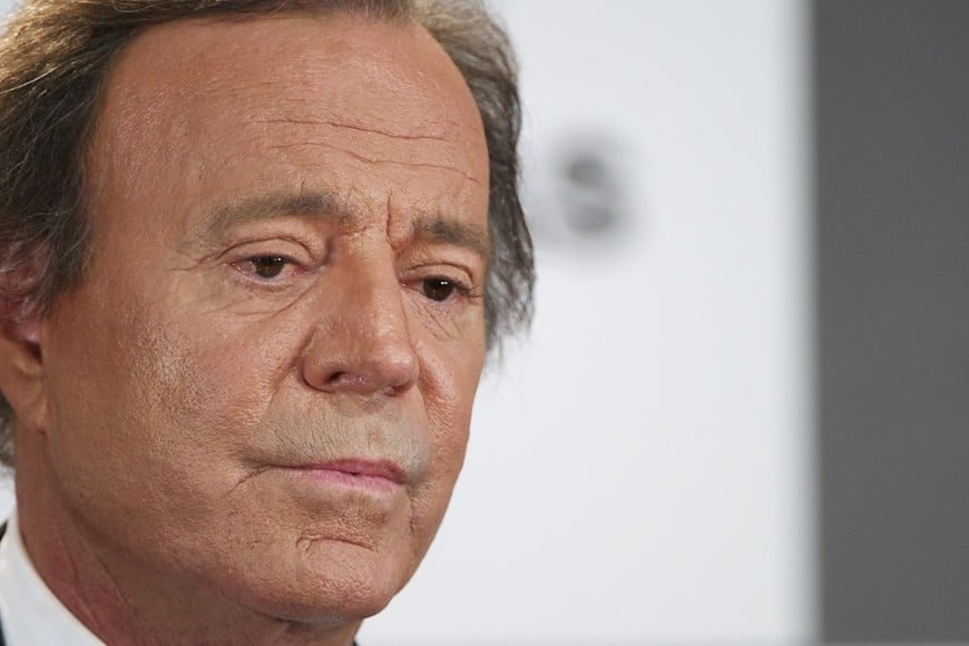 Iglesias niega los hechos y afirma que protegerá su reputación.