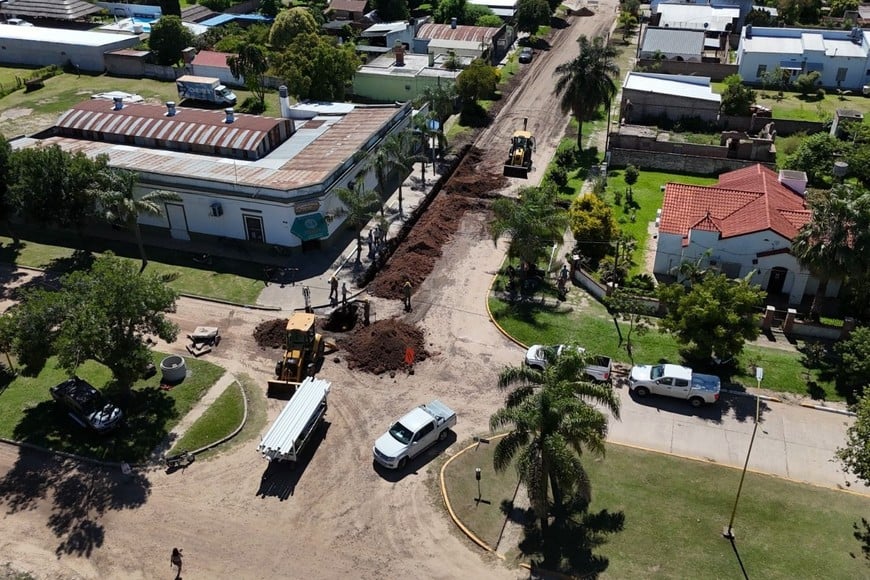 El nuevo sistema de desagües cloacales va a beneficiar a más de 7.500 vecinos de Alejandra. La obra ya supera el 30 % de avance.