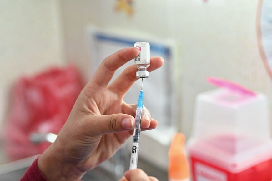 La vacunación antigripal en grupos de riesgo es fundamental para prevenir casos graves. La mayoría de los casos de H3N2 subclado K detectados en el país no contaba con la dosis de 2025. Foto: Archivo El Litoral