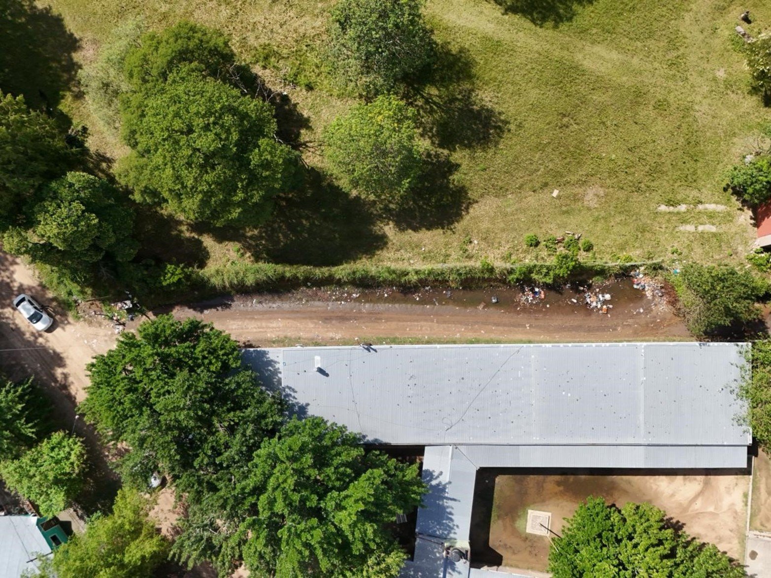 Vecinos de Colastiné Norte piden controles permanentes y mantenimiento del terraplén Garello para evitar nuevos asentamientos y reducir el riesgo de inundaciones.