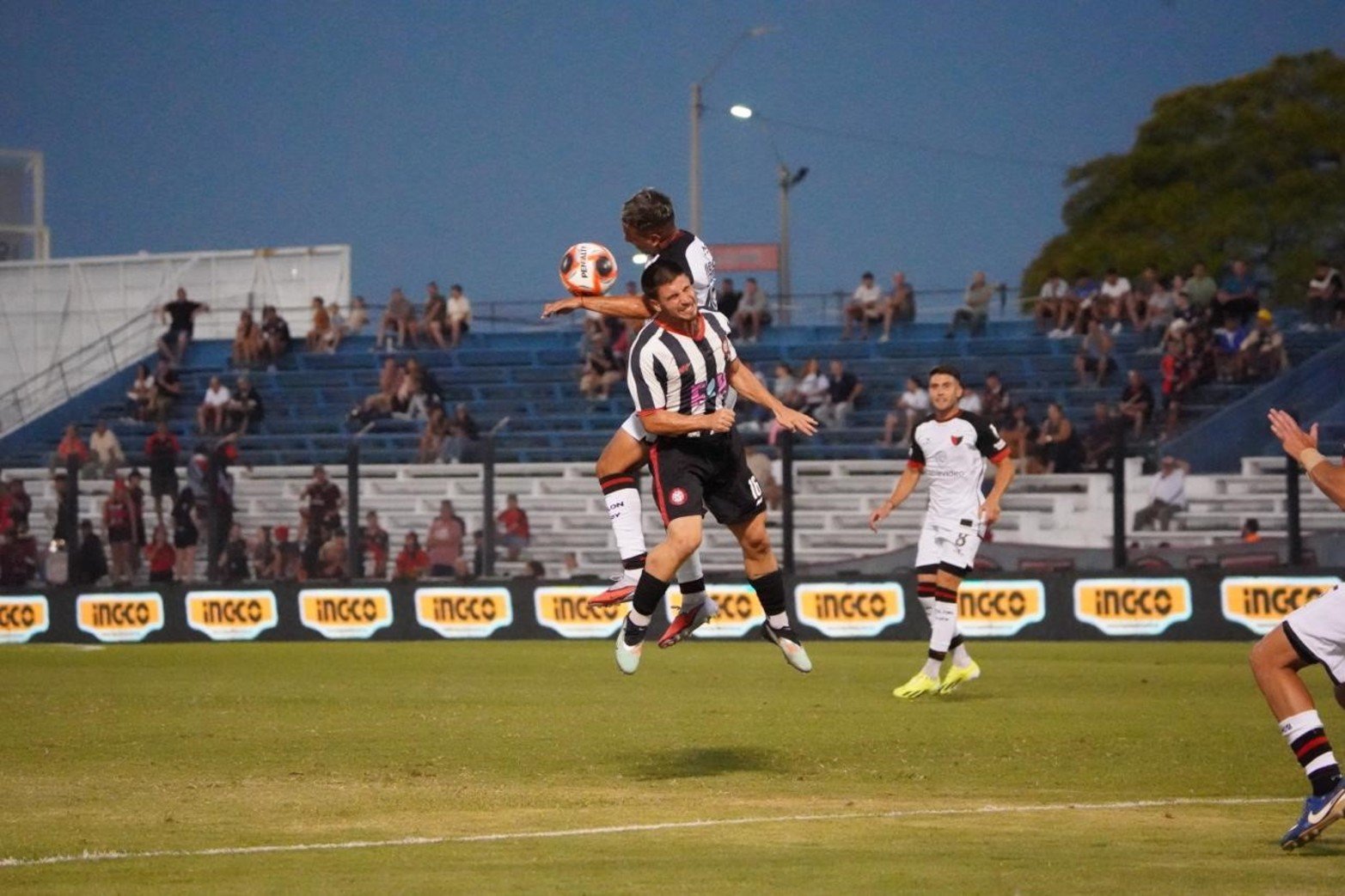 Colón vs. Miramar Misiones, amistoso en Paysandú.  