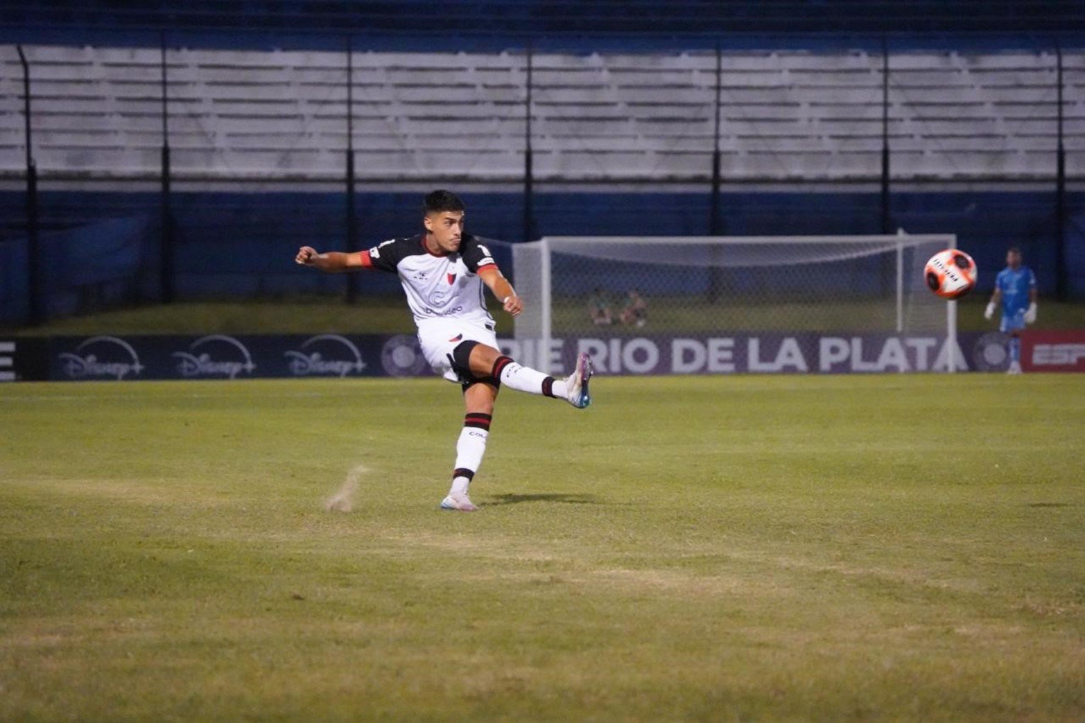 Colón vs. Miramar Misiones, amistoso en Paysandú.  