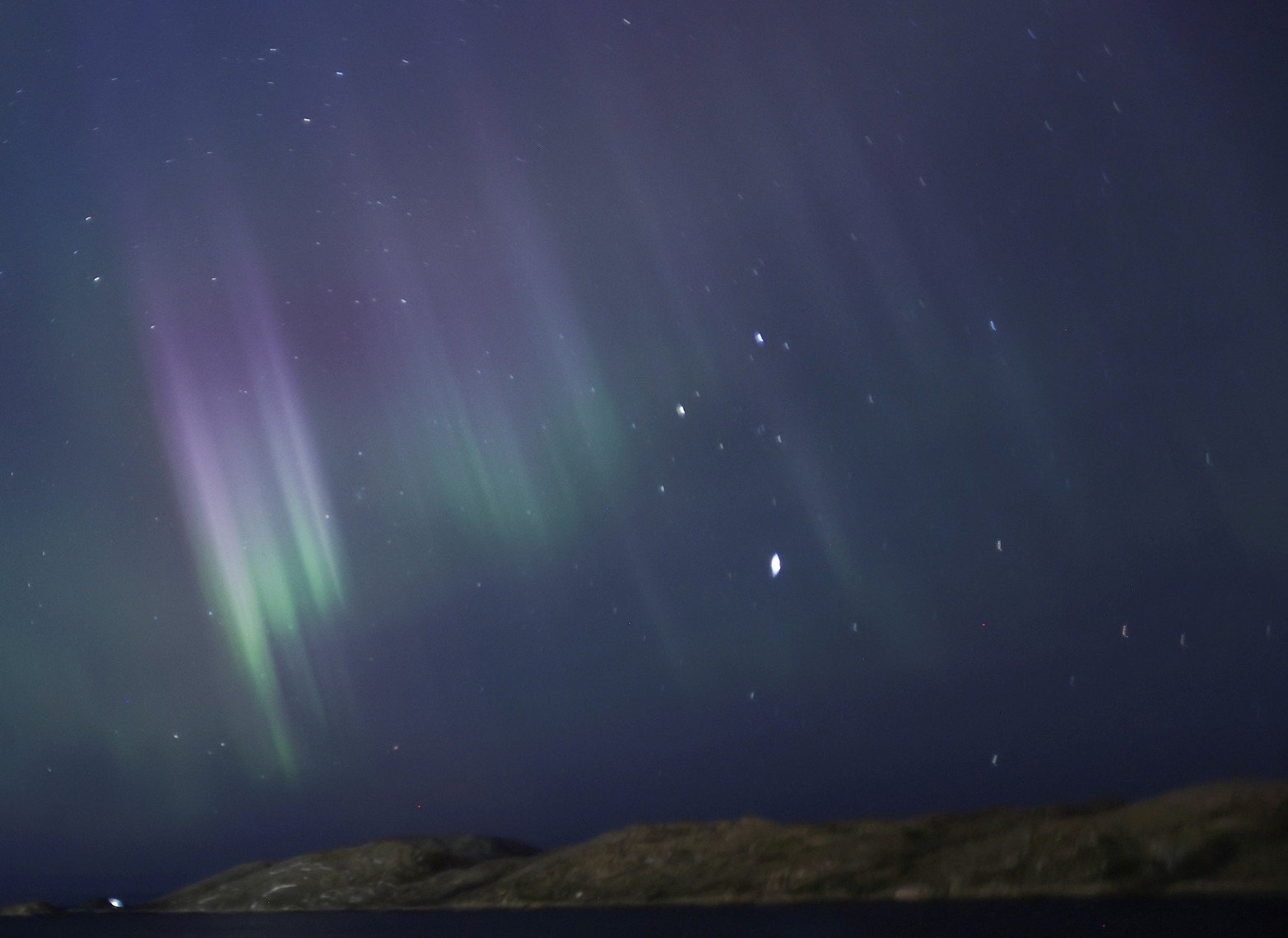 La aurora boreal, también conocida como "luces del norte", iluminó el cielo sobre Bodo, Noruega.