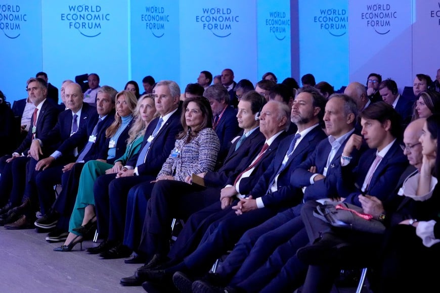 El gabinete argentino atento al discurso de Milei. Foto: Gentileza