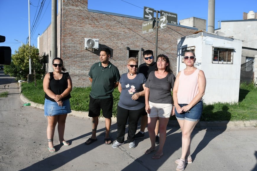 Un grupo de vecinos se autoconvocó para contar lo que están padeciendo. Foto: Manuel Fabatía