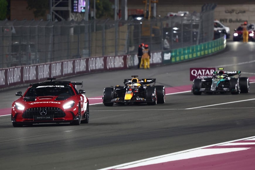 Formula One F1 - Qatar Grand Prix - Lusail International Circuit, Lusail, Qatar - December 1, 2024 
The safety car leads Red Bull's Max Verstappen and Mercedes' Lewis Hamilton during the race REUTERS/Jakub Porzycki