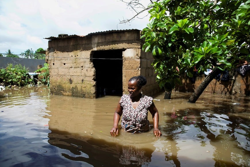 A flood victim stands in floodwater outside her flooded home after weeks of heavy rainfall in Boane District, Maputo, Mozambique, January 18, 2026. REUTERS/Amilton Neves     TPX IMAGES OF THE DAY
