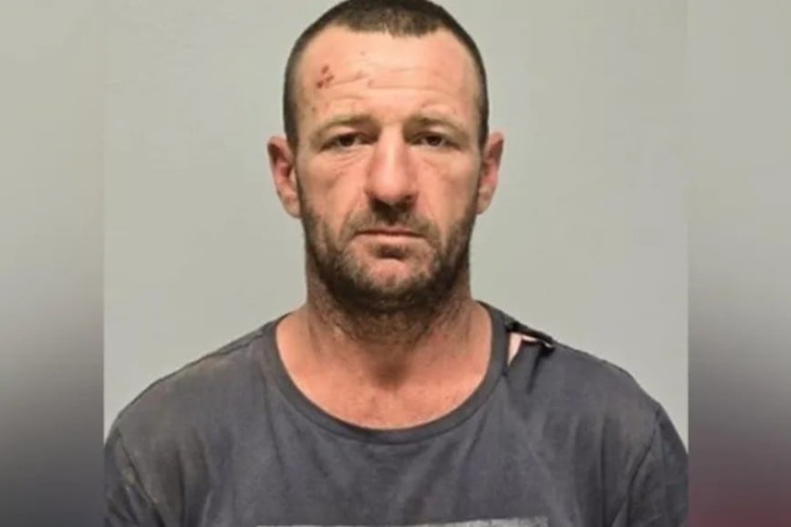 La policía dice que Julian Ingram es buscado por asesinato.