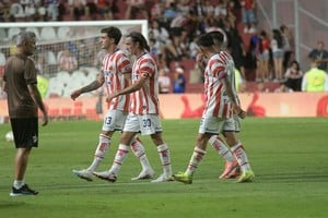 Unión vs Platense. Foto: Manuel Fabatía