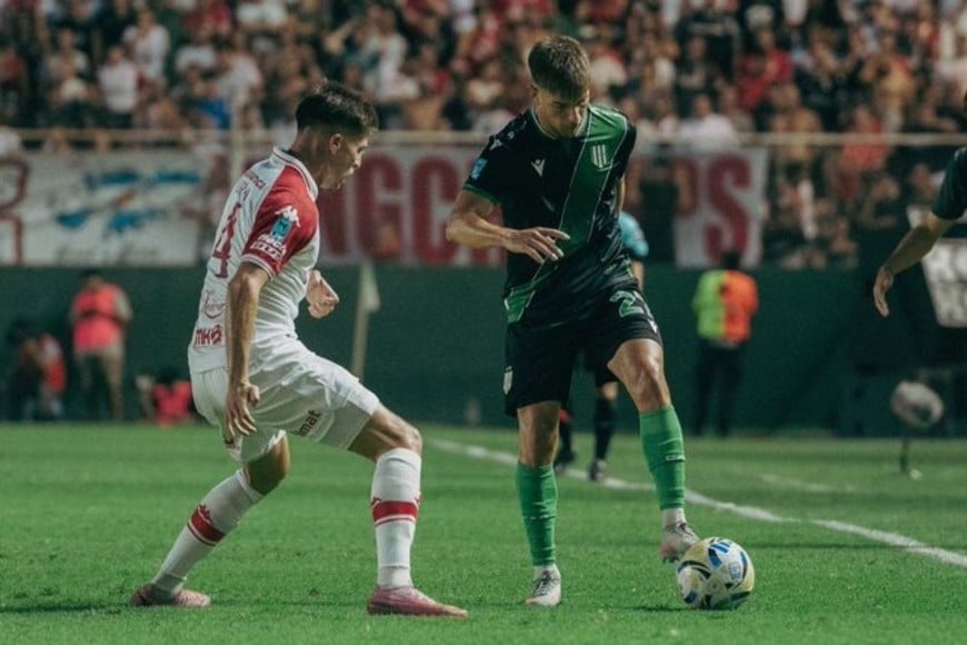 Banfield vs Huracán. Fotos: @CAB_oficial