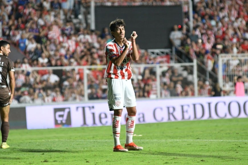 Union vs Platense. Foto: Manuel Fabatía