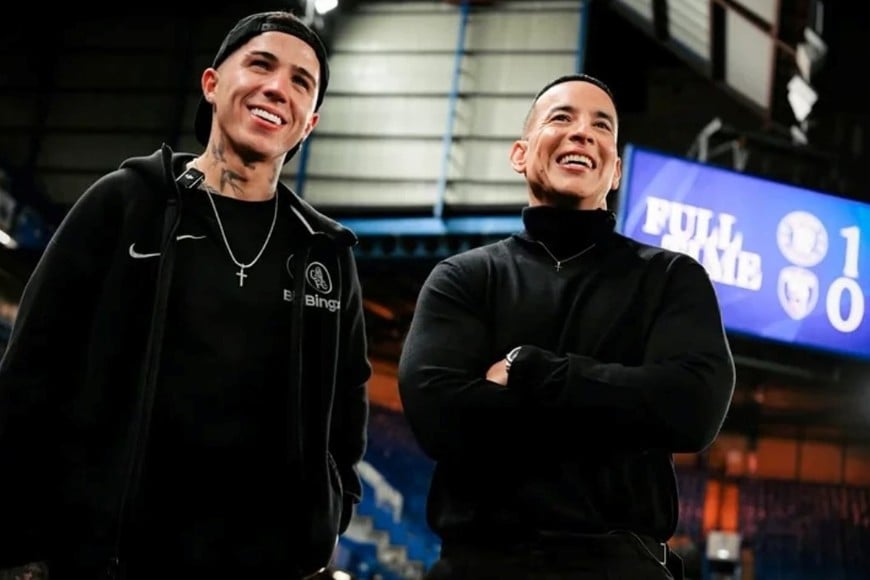 Daddy Yankee y Enzo Fernández.