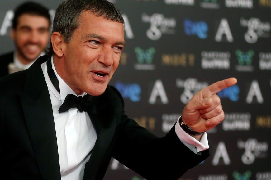Spanish actor Antonio Banderas poses on the red carpet before the Spanish Film Academy's Goya Awards ceremony in Madrid, February 7, 2015.             REUTERS/Javier Barbancho    (SPAIN - Tags: ENTERTAINMENT) españa madrid Antonio Banderas gala de entrega de los premios Goya 2015 premios Goya