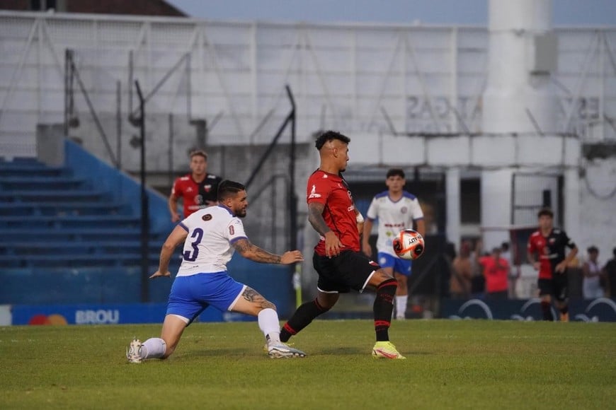Colón cierra su gira en Uruguay en un amistoso contra Paysandú FC, en el Parque Artigas. Foto: Fernando Nicola